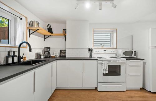 Sunnyside Casa | The Sunday Charming Private Suite in Calgary