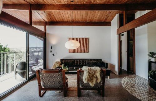 Fingal Bay Casa | The Sundowner, 25 Lentara St - luxury pet friendly retreat with pool