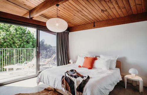 Fingal Bay Casa | The Sundowner, 25 Lentara St - luxury pet friendly retreat with pool