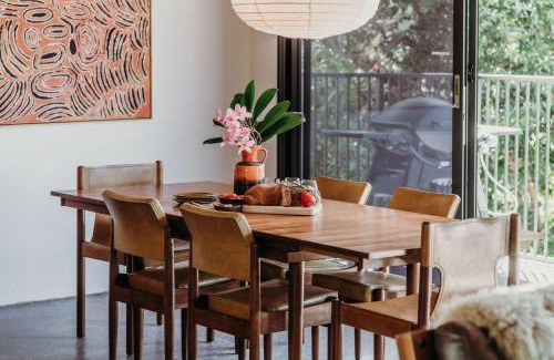 Fingal Bay Casa | The Sundowner, 25 Lentara St - luxury pet friendly retreat with pool
