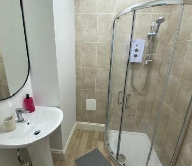 Stoke Casa | The Sunflower En-suite Room