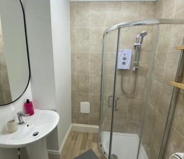 Stoke Casa | The Sunflower En-suite Room