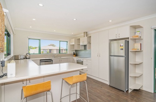 Cooks Beach Casa | The Sunny Bach - Cooks Beach Holiday Home