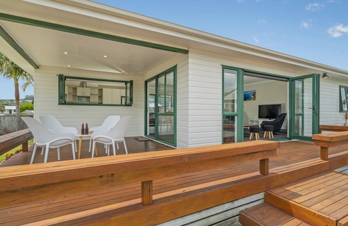 Cooks Beach Casa | The Sunny Bach - Cooks Beach Holiday Home