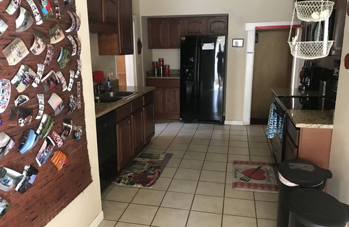 Whittier Casa | El lugar soleado cerca del centro y Rino