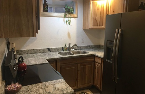 Whittier Casa | El lugar soleado cerca del centro y Rino