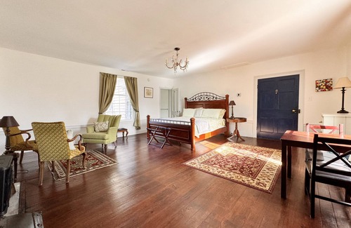 Clarksville Cama Y Desayuno | The Sunnyside Sisters Bed and Breakfast