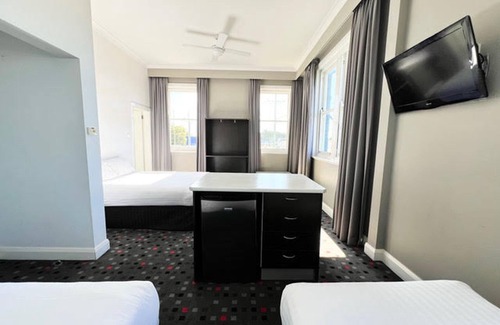 Broadmeadow Hotel | The Sunnyside Tavern, Broadmeadow
