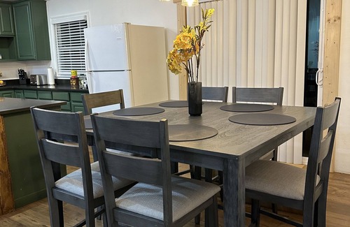 Winston - Salem Casa | The Sunrise! Close to Wake forest University. 2 King beds. Quiet neighborhood!