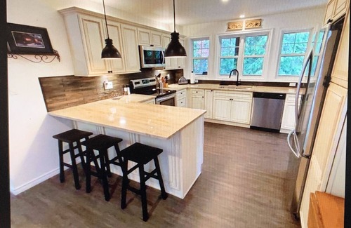 Algoma District Cabaña | The Sunrise - Peaceful Waterfront Cottage on Dunlop Lake in Elliot Lake