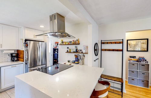 Roxhill Casa | The Sunrise Sanctuary | House in Seattle with a private yard