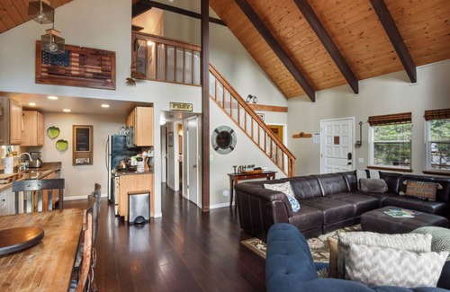 Carnelian Bay Chalet De Esquí | The Sunset Getaway - Hot Tub, Dog Friendly