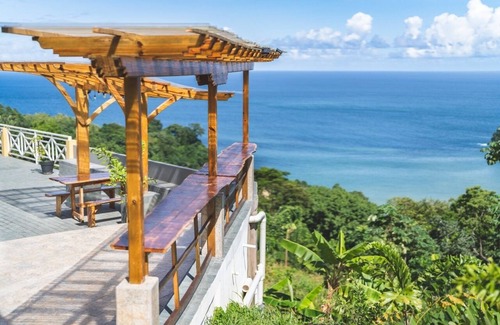 Castara Apartamento | The Sunset Room at The Victory Villa