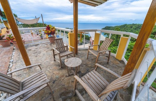 Castara Apartamento | The Sunset Room at The Victory Villa