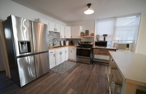 Sylvan Beach Condominio | "The Sunset Sail" - Condo #1 - Oneida Lake House Internal name: Condo 1 - Sleeps 6