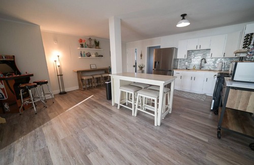 Sylvan Beach Condominio | "The Sunset Sail" - Condo #1 - Oneida Lake House Internal name: Condo 1 - Sleeps 6
