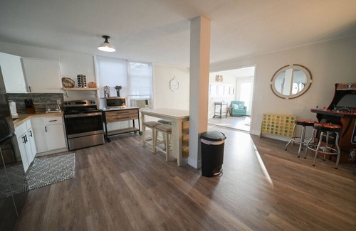 Sylvan Beach Condominio | "The Sunset Sail" - Condo #1 - Oneida Lake House Internal name: Condo 1 - Sleeps 6