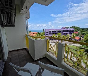 Tanjung Tanah Merah Apartamento | The Sunset Terrace -Teluk Kemang, Sunset view, Walk to beach