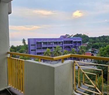 Tanjung Tanah Merah Apartamento | The Sunset Terrace -Teluk Kemang, Sunset view, Walk to beach