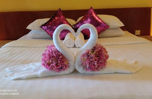 Kuala Teriang Cabina | the sunset view lagoon suite
