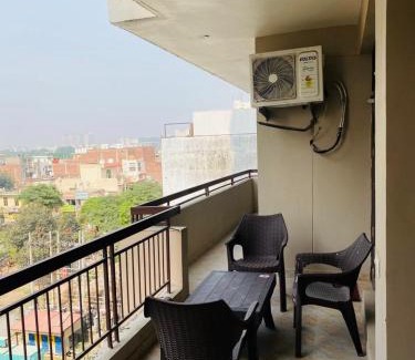 Zirakpur Apartamento | The SUNset, Zirakpur 3bhk flat for families only
