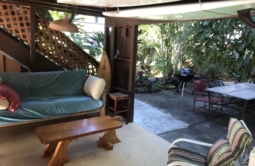 Historic Kailua Village Apartamento | The Surf Hideaway is walking distance to everything Kona