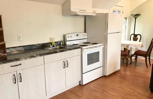 Regional District of Nanaimo Cabina | The Surf Lodge and Pub