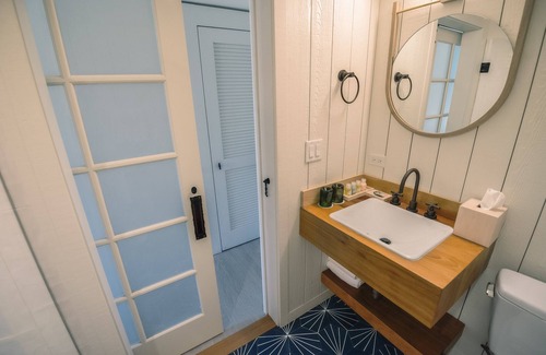 Waikiki Hotel | The Surfjack Hotel & Swim Club