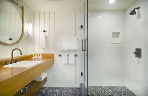 Waikiki Hotel | The Surfjack Hotel & Swim Club