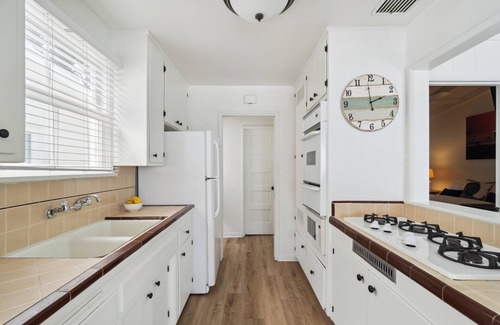 Eastern Malibu Casa | Malibu Carbon Beach Oceanfront Bungalow Ocho