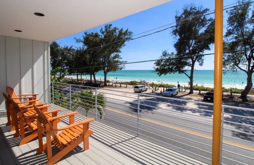 Bradenton Beach Casa | The Surof House by AMI Locals