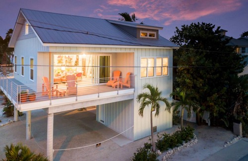 Bradenton Beach Casa | The Surof House by AMI Locals