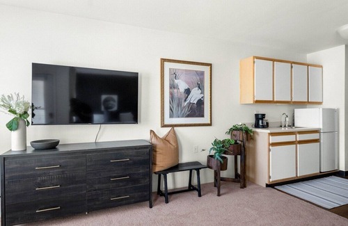 Paradise Apartamento | The Sutter | Private Studio in Paradise