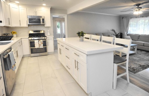 Portage Casa | The Swan- The best place to stay in Portage Beautiful 4-Bed 2-Bath House