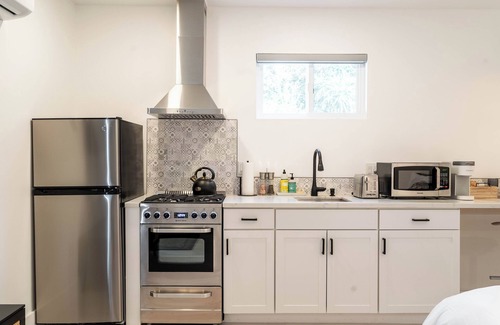 Meiners Oaks Apartamento | 'The Sweet Pad' - Cozy Studio with WiFi and AC in lovely Ojai