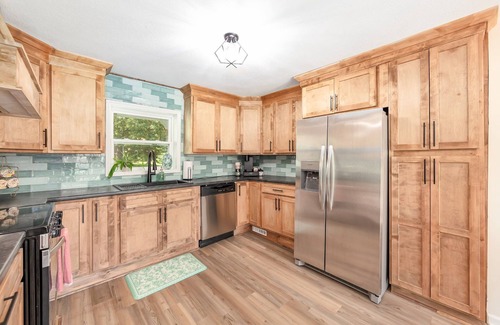 Jackson Casa | The Sweet Pea 3BD 2BA Cozy, Stylish Stay Just Minutes from I-40 & Everything
