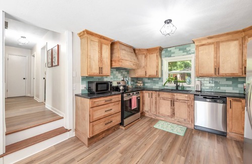 Jackson Casa | The Sweet Pea 3BD 2BA Cozy, Stylish Stay Just Minutes from I-40 & Everything
