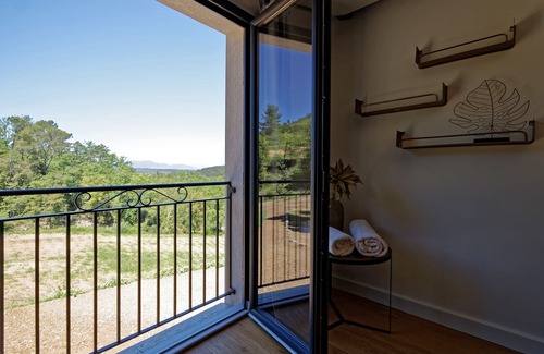 La Celle Casa | The Syrah and Chardonnay villas: 10 superb rooms in the heart of a vineyard.