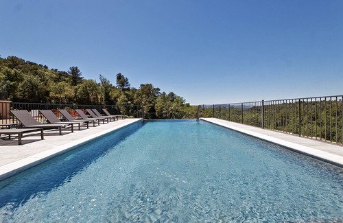 La Celle Casa | The Syrah and Chardonnay villas: 10 superb rooms in the heart of a vineyard.