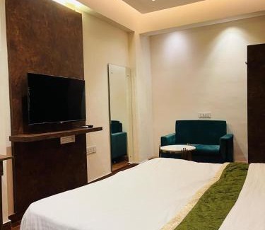 Pulikeshi Nagar Hotel | The Taaj Comforts