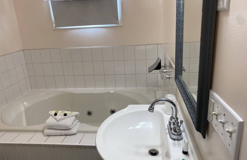 Mystic - New London Hotel | The Taber Inne & Suites