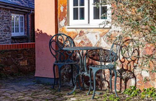 Hartland Casa | The Tack Room