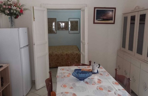 Centuripe Apartamento | "La Sartoria" detached, central apartment with bike room.
