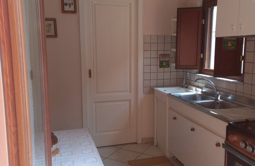 Centuripe Apartamento | "La Sartoria" detached, central apartment with bike room.