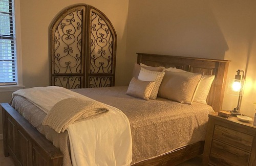 Tie Plant Casa | The Tall Pines. Just minutes from beautiful Grenada Lake