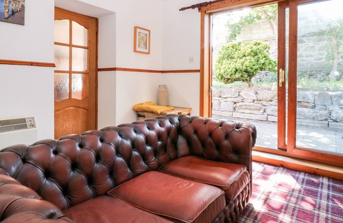 Rosehearty Casa | THE TARDIS, pet friendly, country holiday cottage in Rosehearty