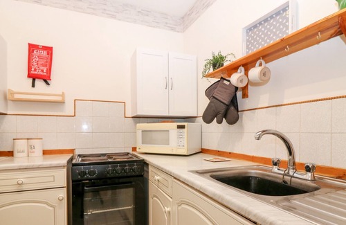 Rosehearty Casa | THE TARDIS, pet friendly, country holiday cottage in Rosehearty