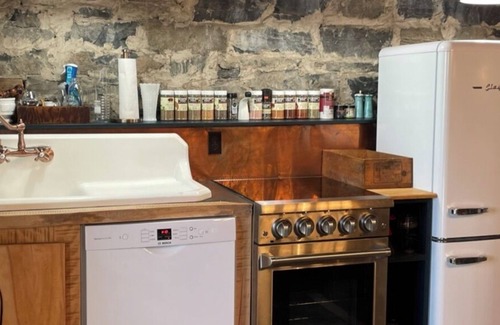 Essex Apartamento | The Tavern Apartment overlooks majestic Lake Champlain.