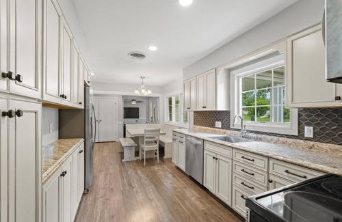 Fort Wayne Casa | The "Team House", large home near SportOne Sleeps 26+