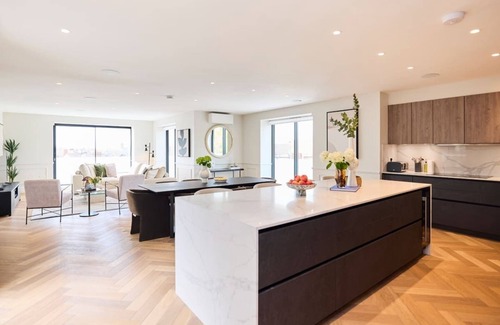 Golders Green Cabaña | The Temple Fortune Crib - Lovely 3BDR House with Balcony